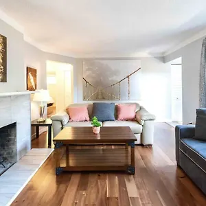 Holiday home Lovely 10 Minutes To Downtown !!! 